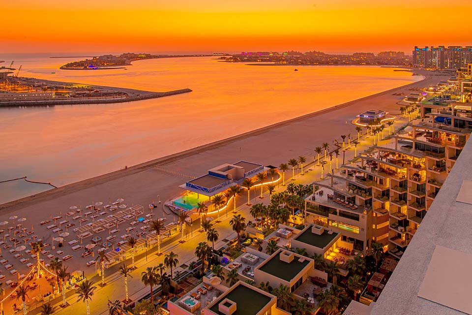 استكشف شاطئ بالم ويست بيتش